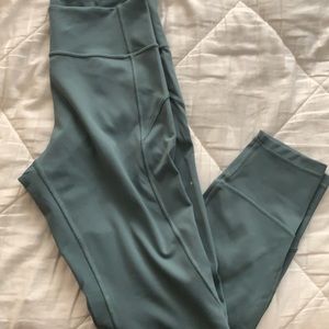 SOLD!! LULULEMON in movement leggings 25”
